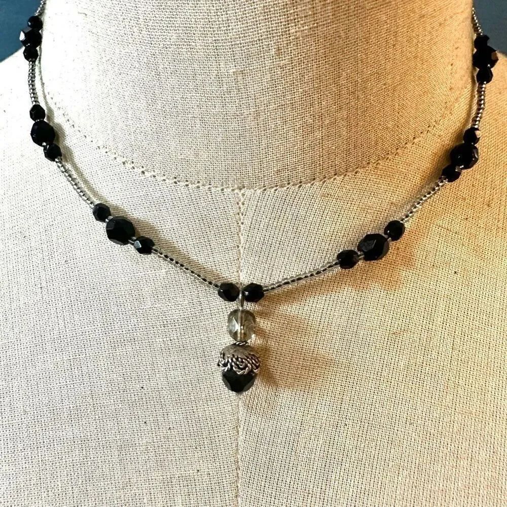 Black and silver tone beaded pendant necklace